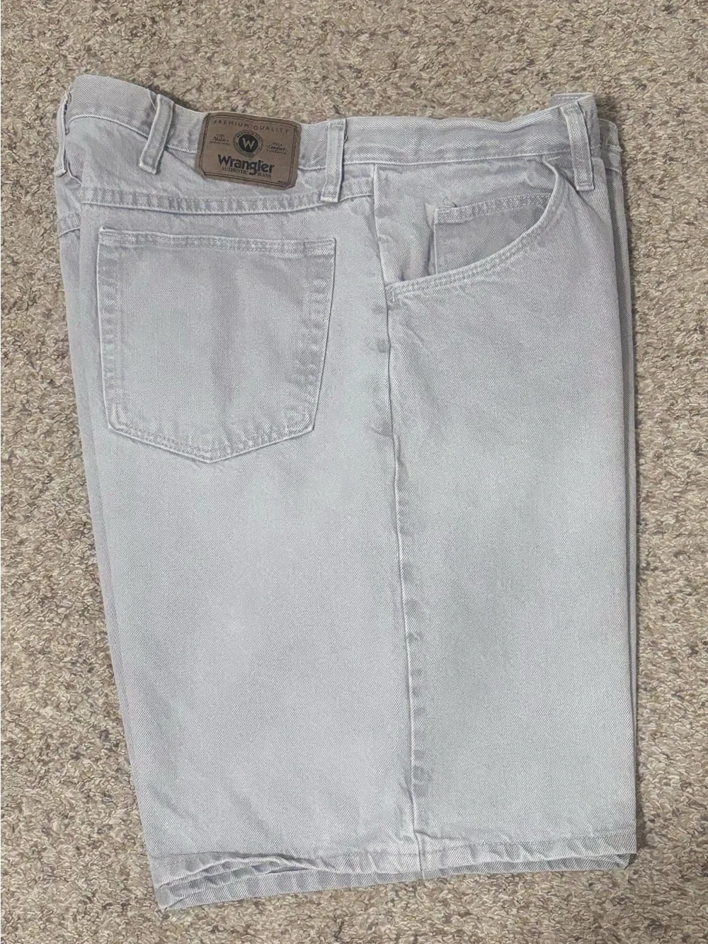 Wrangler Light Gray Denim Shorts - Relaxed Fit Size: 38